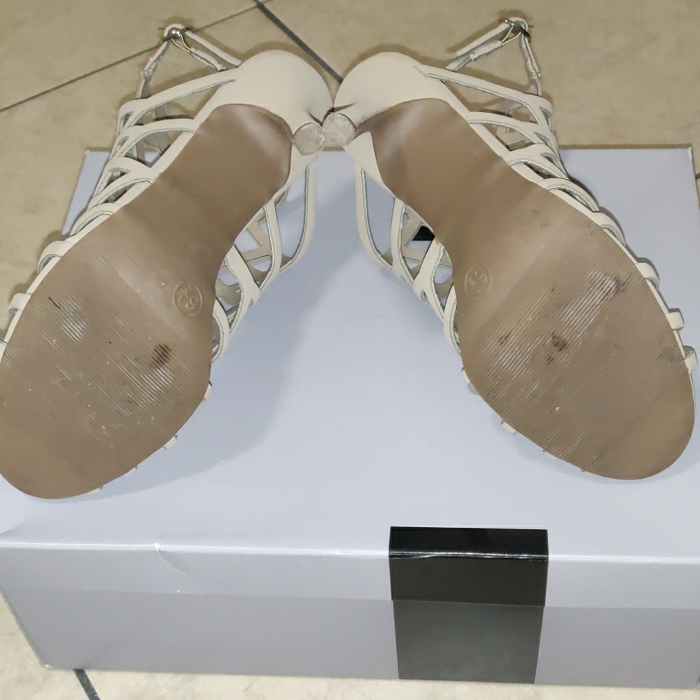 Heels - Picture 3 of 3